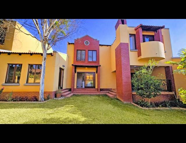 4 BEDROOM TOWNHOUSE FOR SALE IN OLYMPUS AH